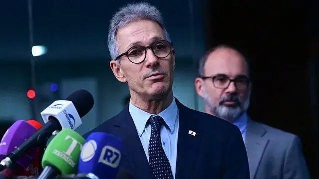 Romeu Zema propõe renúncia de Gilmar Mendes ao STF em declaração polêmica Romeu Zema propõe renúncia de Gilmar Mendes ao STF em declaração polêmica