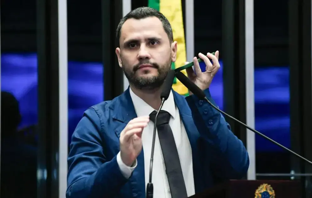 Senador Cleitinho propõe redução da jornada de trabalho e critica privilégios