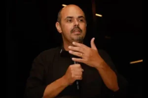 Simões usa evento como palanque