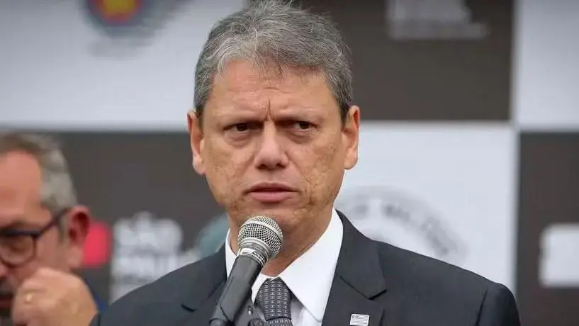 Tarcísio critica lideranças envelhecidas que não sabem o momento de parar