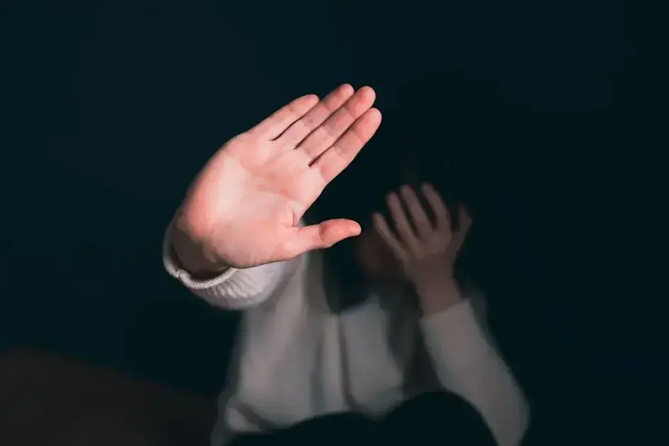 Terapeuta é indenizada após importunação sexual durante atendimento