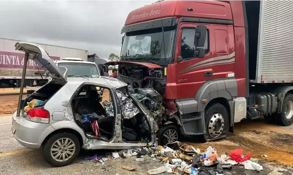 Tragédia na BR-251: Seis integrantes de uma família perdem a vida em acidente