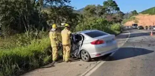 Tragédia na BR-262: Colisão entre carro e caminhão resulta em morte