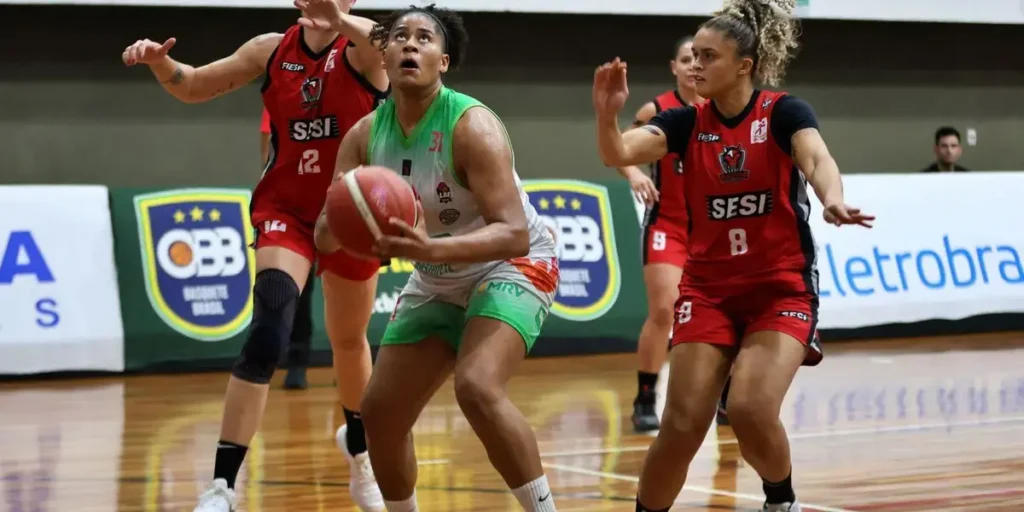 TV Brasil exibe duelo entre Sesi Araraquara e Santo André no basquete feminino