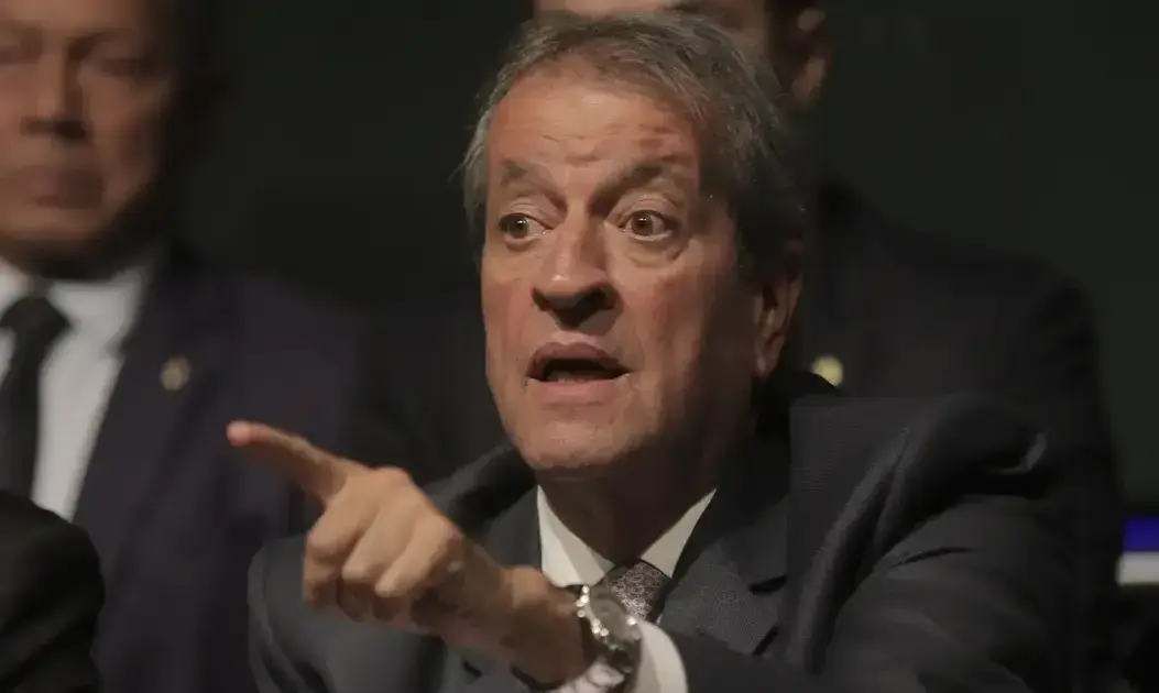 Valdemar Costa Neto prevê dez anos de prisão para Bolsonaro se Flávio não vencer