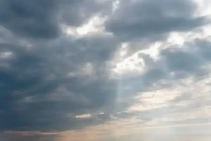A previsão do tempo em Minas Gerais: nuvens e possibilidades de chuva neste sábado