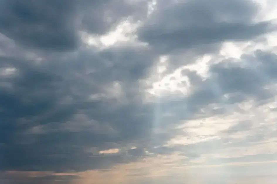 A previsão do tempo em Minas Gerais: nuvens e possibilidades de chuva neste sábado