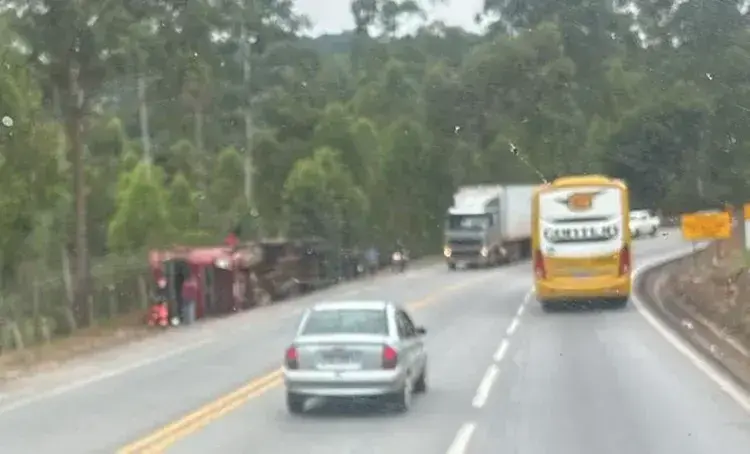 Acidente na BR-381 provoca interdição total em João Monlevade