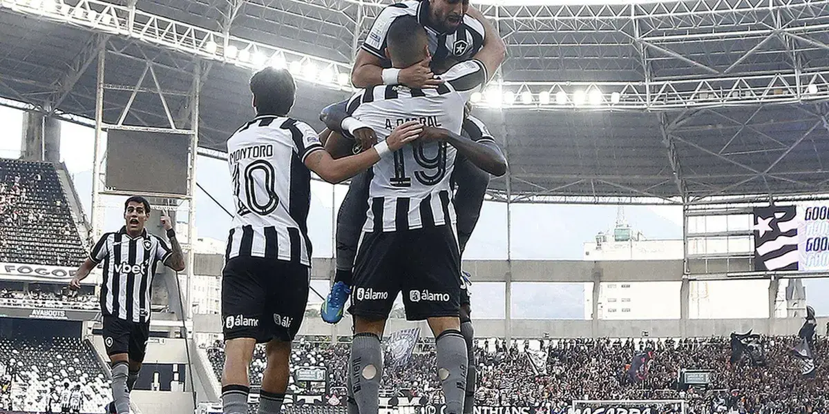 Arthur Cabral brilha e Botafogo vence Corinthians no Brasileirão