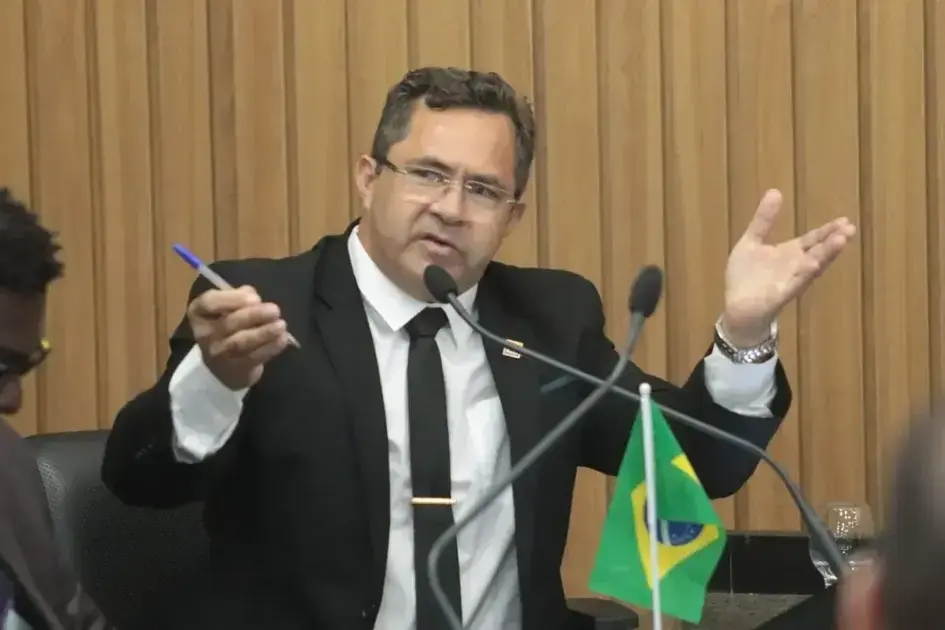 Câmara de Itabira discute obrigatoriedade de hinos nas escolas Câmara de Itabira discute obrigatoriedade de hinos nas escolas