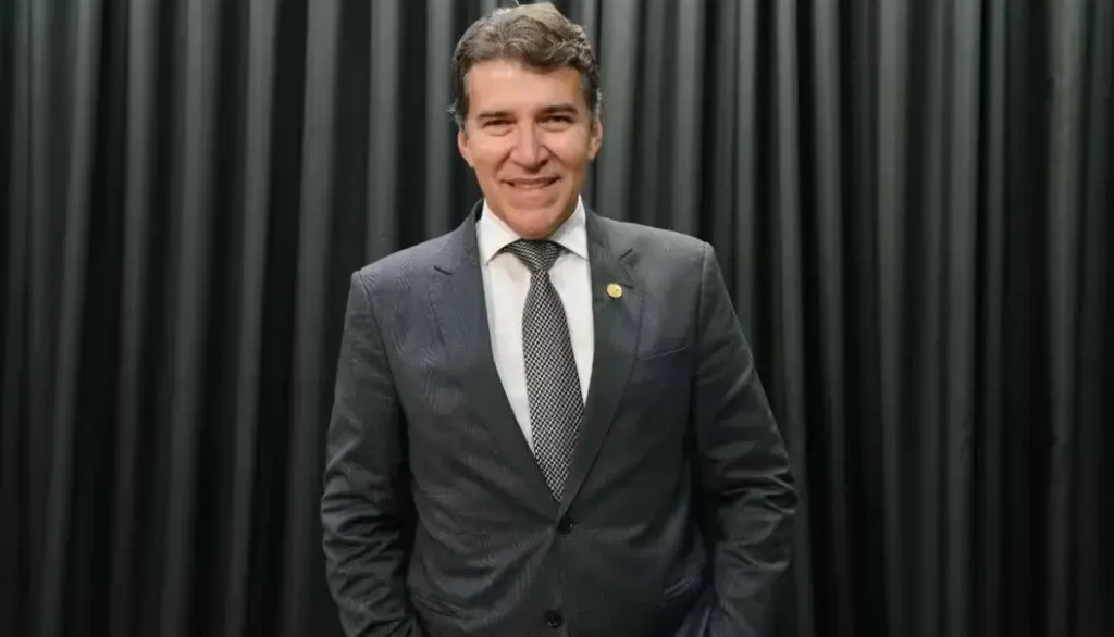 Como pautas ideológicas podem afetar o desenvolvimento de Minas Gerais