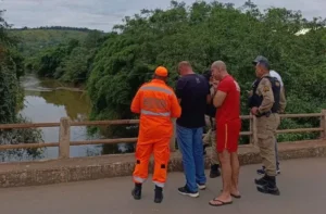 Corpo de Bombeiros inicia busca por corpo no Rio Piracicaba
