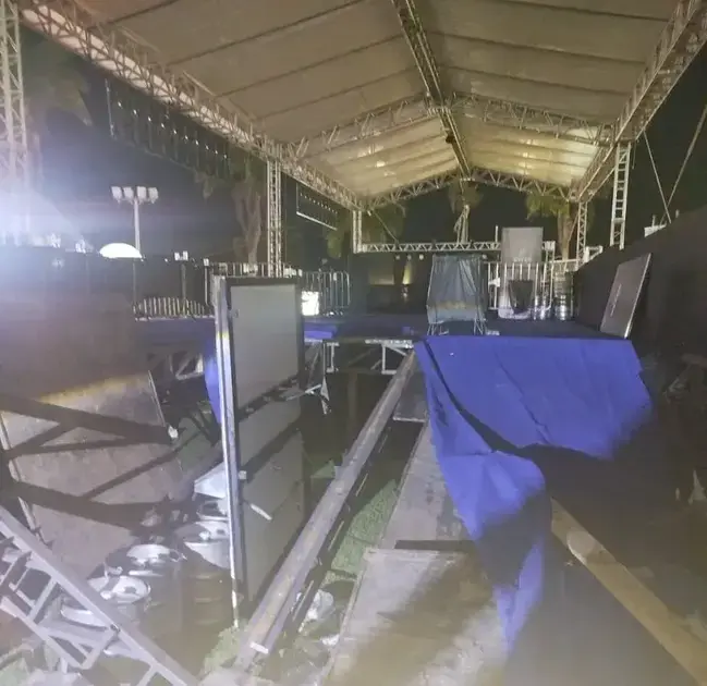 Estrutura de camarote desaba em Itabira e deixa feridos durante evento