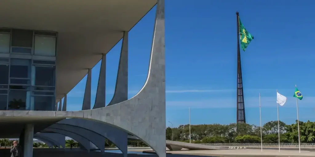 Governo brasileiro defende autonomia no combate ao crime e critica EUA Governo brasileiro defende autonomia no combate ao crime e critica EUA