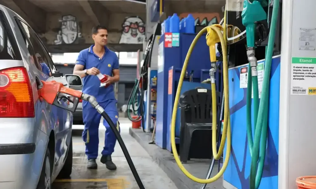 Governo Federal anuncia subsídio à gasolina: expectativa de aumento nos preços Governo Federal anuncia subsídio à gasolina: expectativa de aumento nos preços
