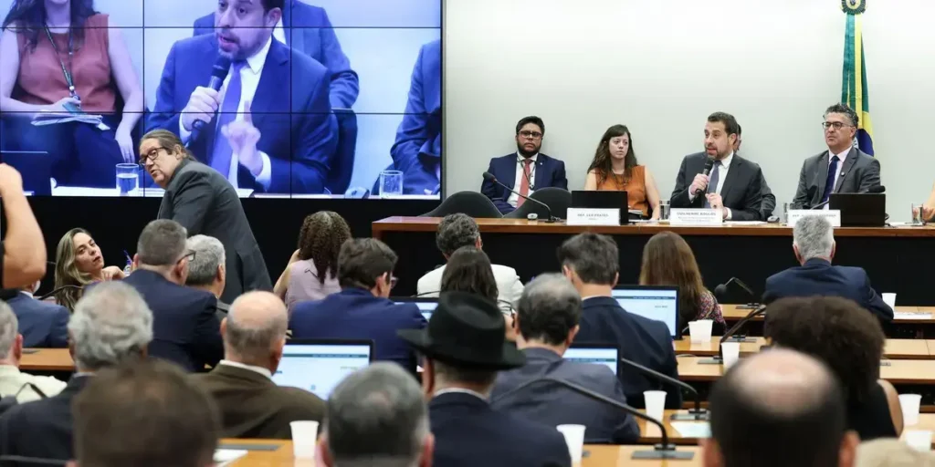 Guilherme Boulos critica proposta de compensação para o fim da escala 6x1