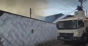 Incêndio atinge residência em Nova Era e aciona Bombeiros e Defesa Civil