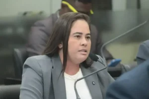 Jordana Madeira critica vereadores por focar em pautas irrelevantes em Itabira