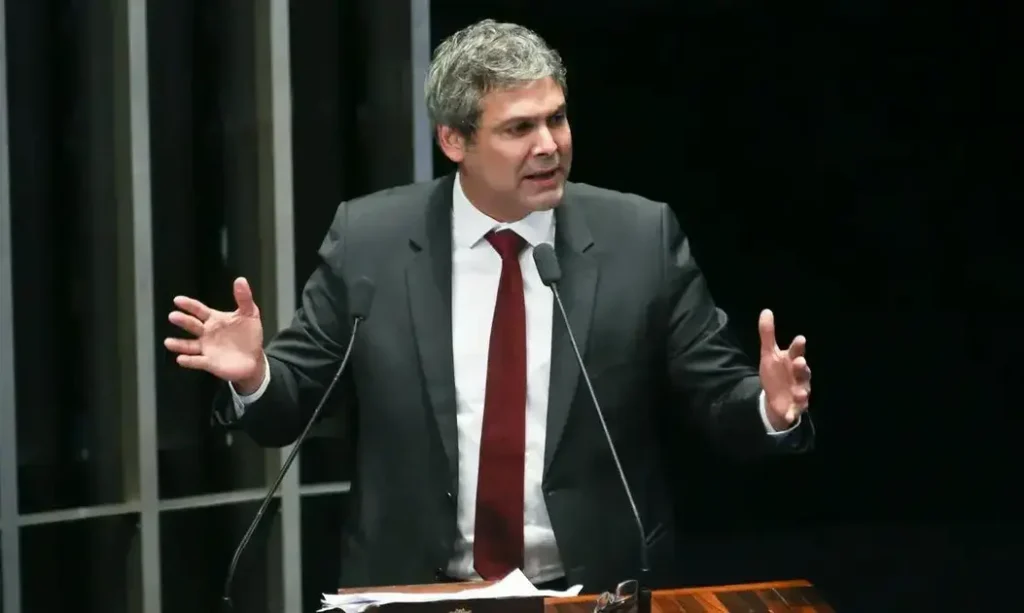 Lindbergh critica omissão de Alcolumbre e propõe CPMI do Banco Master