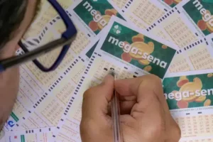 Mega-Sena acumula R$ 10 milhões e 23 apostas ganham na quina