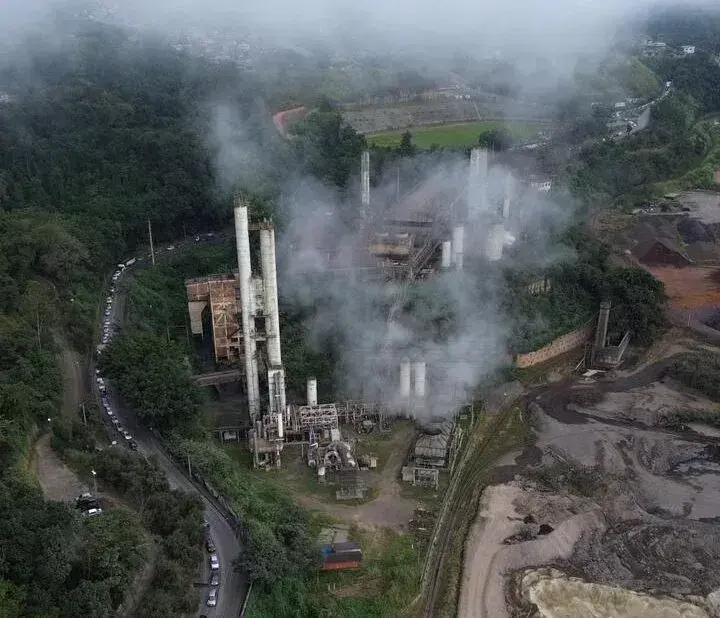 Metalúrgicos da ArcelorMittal protestam, causando congestionamento em João Monlevade
