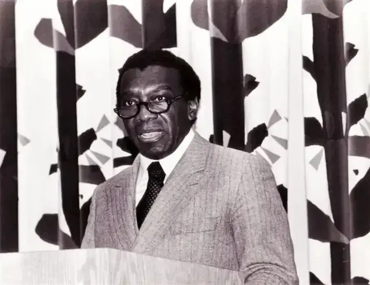 Milton Santos: O legado de um geógrafo negro e suas teorias sobre desigualdade