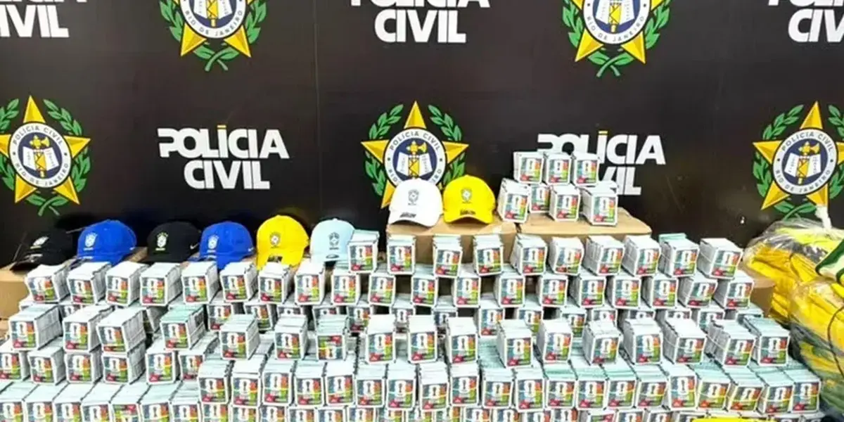 RJ: Polícia Civil apreende 200 mil figurinhas falsificadas da Copa 2026