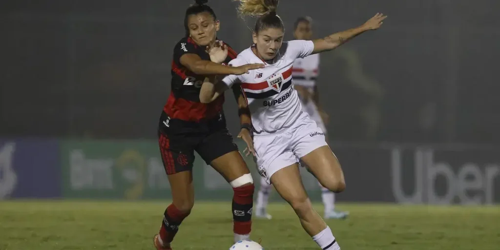 São Paulo vence Flamengo e assume vice-liderança do Brasileirão Feminino