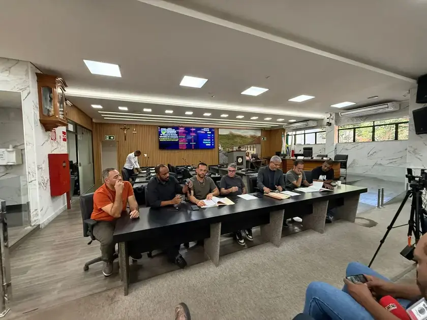Vereadores de Itabira debatem proposta que altera cobrança de estacionamento no HNSD