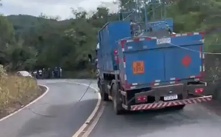 Cabo de alta tensão se rompe e interfere no tráfego em Itabira