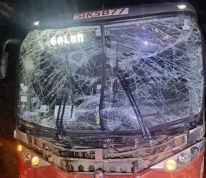 Colisão entre ônibus em Barão de Cocais resulta em cinco feridos