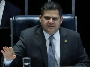 Davi Alcolumbre suspende votação de vetos presidenciais por 15 dias