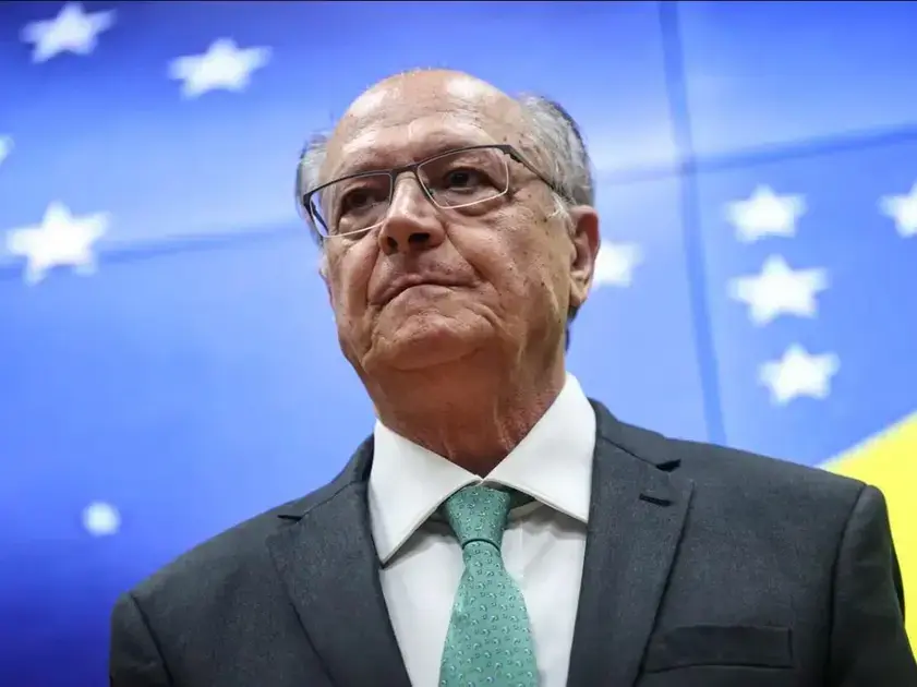 Governo libera R$ 1 bilhão em crédito emergencial para companhias aéreas