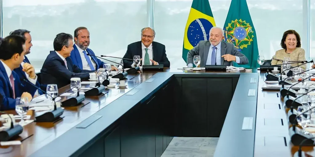 Governo planeja aumentar mistura de etanol na gasolina de 30% para 32% Governo planeja aumentar mistura de etanol na gasolina de 30% para 32%