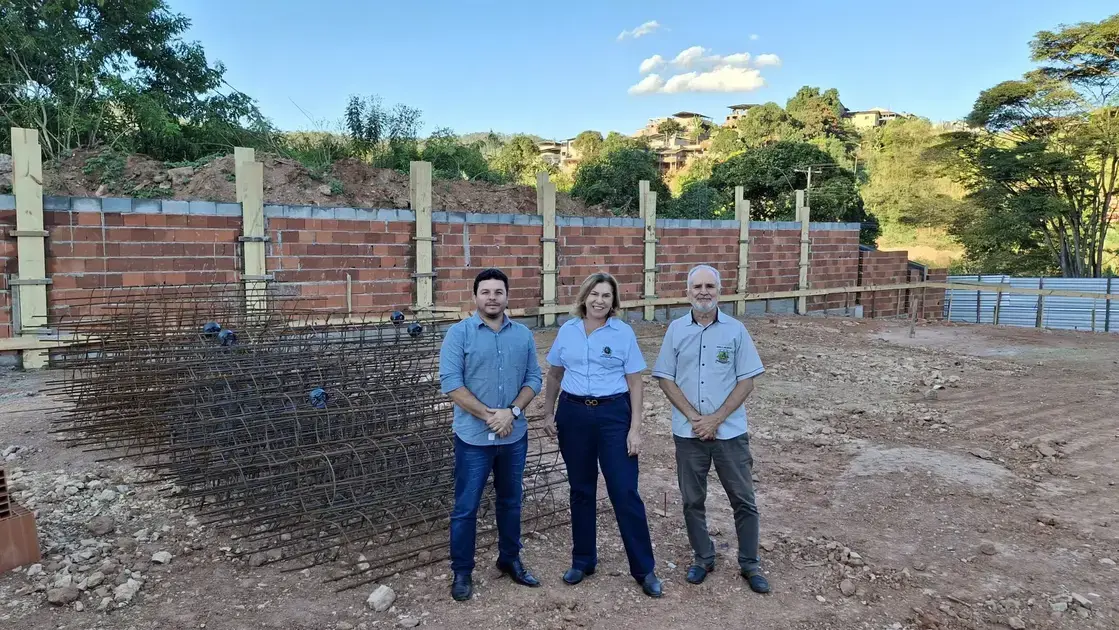 Obras da nova UBS em João Monlevade avançam sob supervisão do prefeito