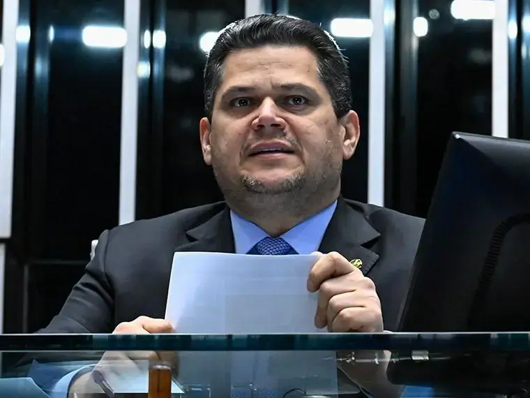 Senado considerará a negociação com patrões em vez da PEC sobre jornada 6×1 Senado considerará a negociação com patrões em vez da PEC sobre jornada 6×1