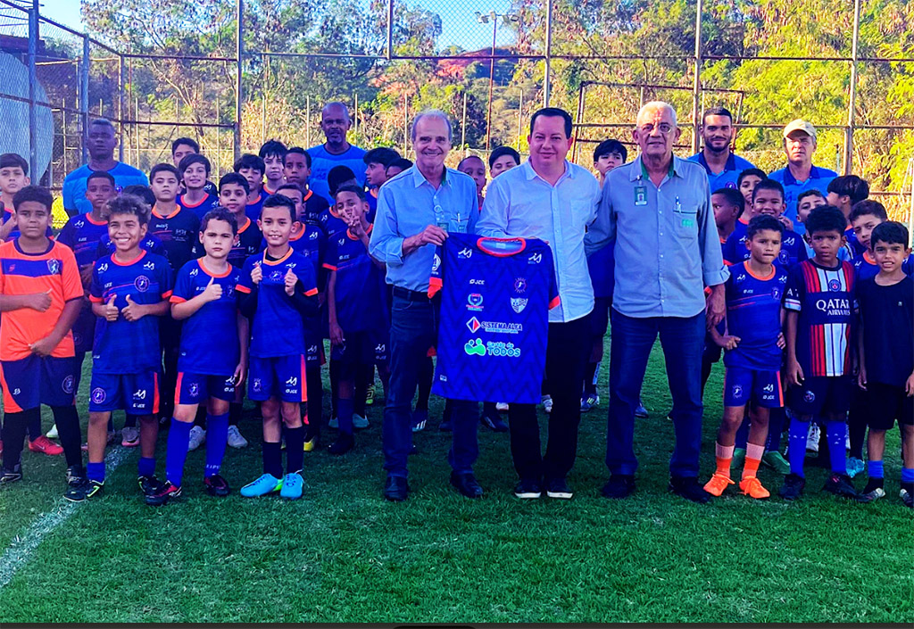 AAPI conhece projeto Chute Certo e avalia implantação de Escolinha de Futebol para filhos e netos de associados
