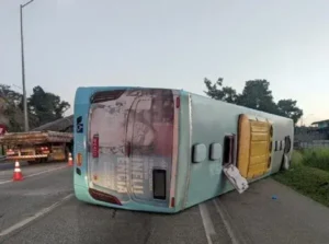 Acidente com ônibus na BR-040 deixa 21 feridos em Ribeirão das Neves