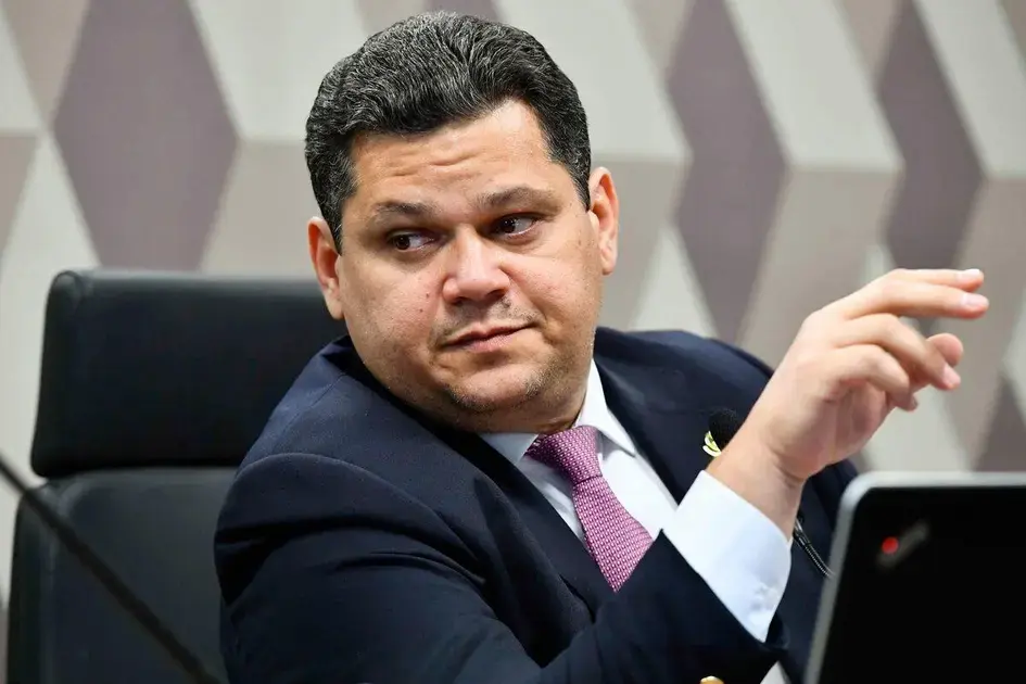 Alcolumbre suspende PEC da escala 6×1; avanço dependerá de reunião com Lula Alcolumbre suspende PEC da escala 6×1; avanço dependerá de reunião com Lula