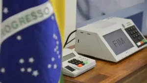 Análise sobre a desorganização nas eleições e a desorientação política
