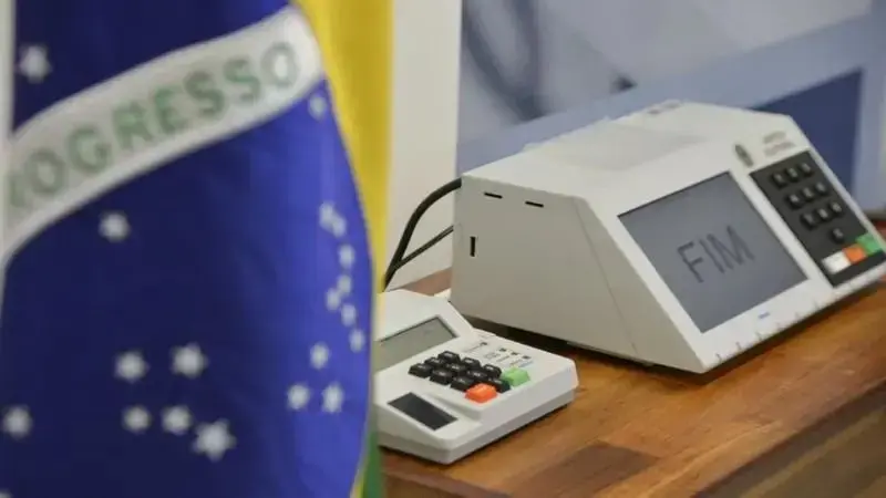 Análise sobre a desorganização nas eleições e a desorientação política