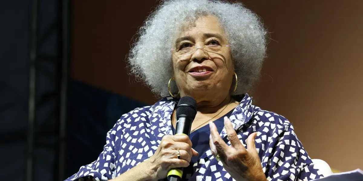 Angela Davis destaca gentrificação e homenageia pensadores brasileiros na Flip