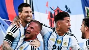 Argentina vence Inglaterra e enfrenta a Espanha na final da Copa do Mundo de 2026