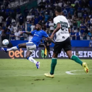 Coritiba e Cruzeiro se enfrentam em jogo decisivo no Brasileirão
