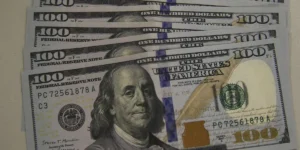 Dólar fecha em R$ 5,08 com ações em queda na bolsa por quarta vez