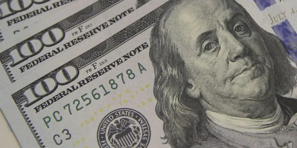 Dólar se aproxima de R$ 5,10 em meio a tensão global e tarifaço Dólar se aproxima de R$ 5,10 em meio a tensão global e tarifaço