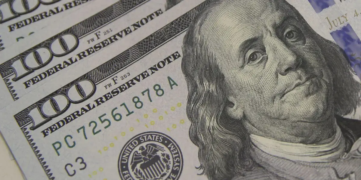 Dólar se aproxima de R$ 5,10 em meio a tensão global e tarifaço