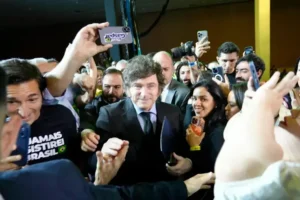 Em resposta a Milei, Brasil convoca embaixador argentino para protesto