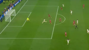 Espanha avança às quartas de final após gol de Merino em cima de Portugal