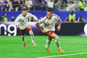Espanha retorna à final da Copa do Mundo após 16 anos com vitória sobre a França